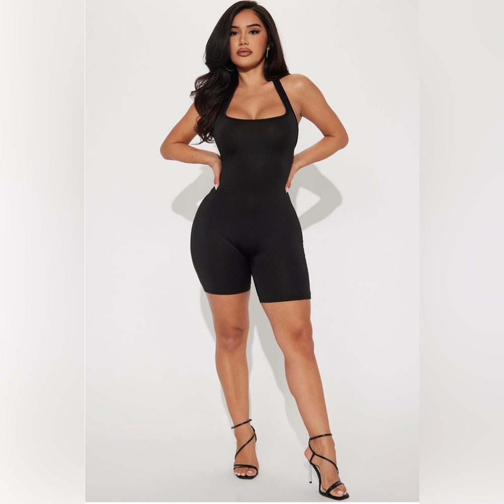 NWT FASHION-NOVA Aella Romper Black Large